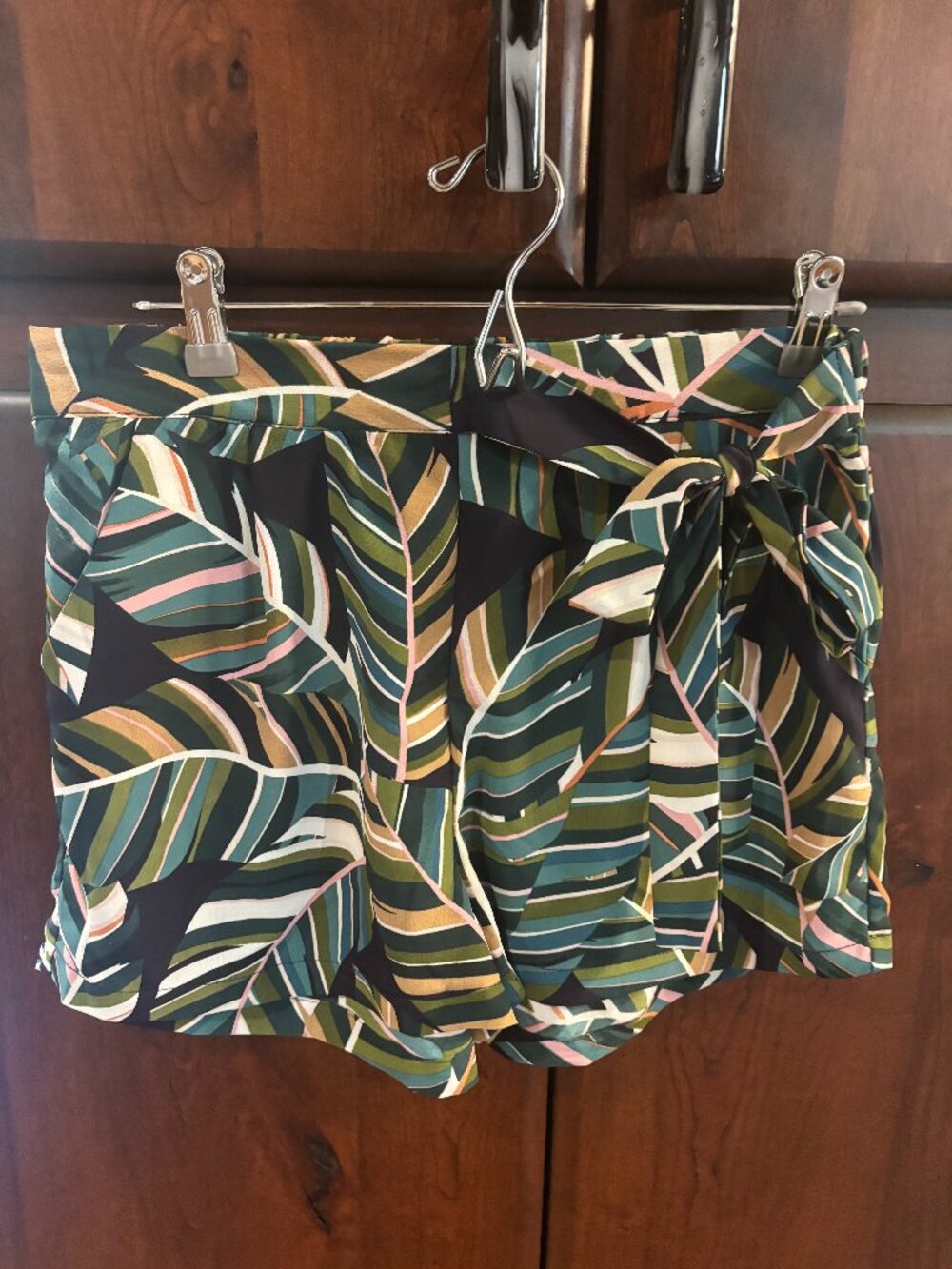 Molly Bracken Tropical Leaf Print Tie Waist Shorts Size M